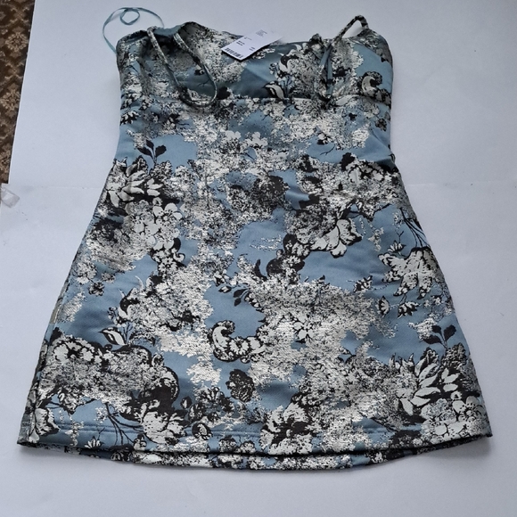 Urban Outfitters Blue and White Floral Kids Dress Urban Outfitters Blue and White Floral Kids Dress